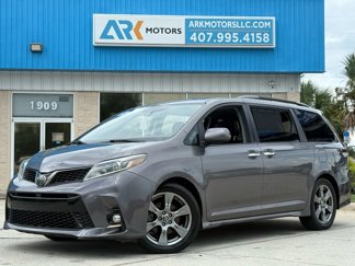 Used 2019 Toyota Sienna SE image 1