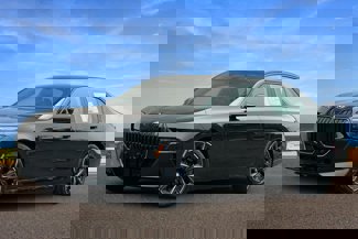 New 2025 BMW 750e xDrive image 1