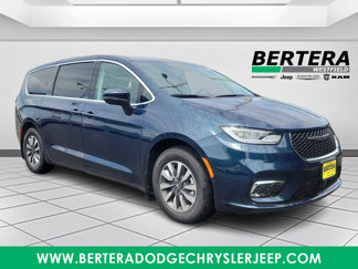 New 2023 Chrysler Pacifica Touring-L image 1
