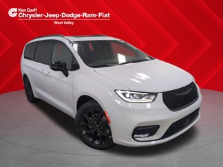 New 2025 Chrysler Pacifica Limited image 1
