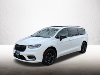 New 2025 Chrysler Pacifica Limited image 1