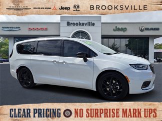 New 2026 Chrysler Pacifica Limited w/ S Appearance Package image 1