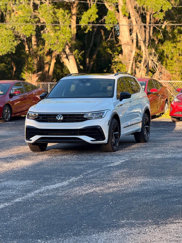 Used 2024 Volkswagen Tiguan SE R-Line image 1