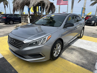 Used 2016 Hyundai Sonata SE image 1