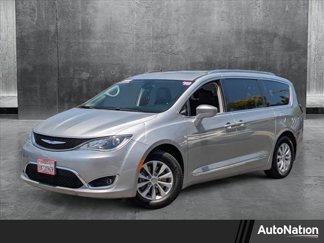 Used 2018 Chrysler Pacifica Touring-L image 1