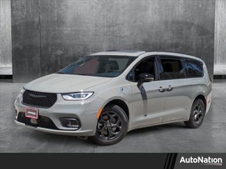 New 2025 Chrysler Pacifica Premium image 1