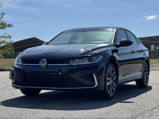 Used 2025 Volkswagen Jetta SE image 1