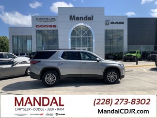 Used 2023 Chevrolet Traverse LT image 1