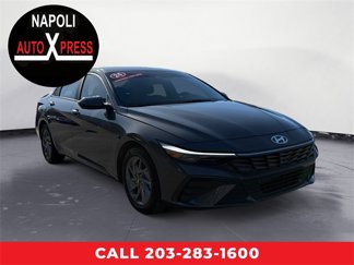 Used 2024 Hyundai Elantra SEL image 1