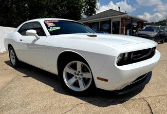 Used 2013 Dodge Challenger SXT image 1