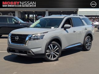 New 2025 Nissan Pathfinder Platinum image 1