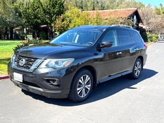 Used 2017 Nissan Pathfinder S image 1