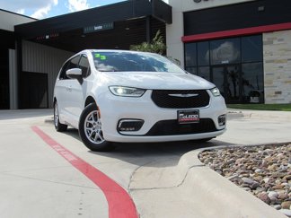 Used 2023 Chrysler Pacifica Touring-L image 1