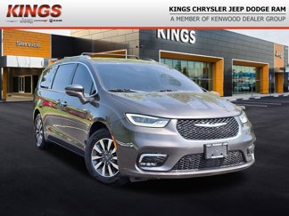 Used 2021 Chrysler Pacifica Touring-L image 1