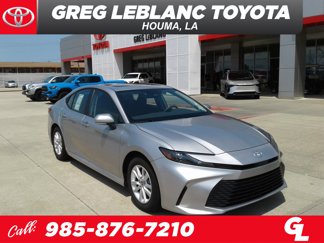 Used 2025 Toyota Camry LE image 1