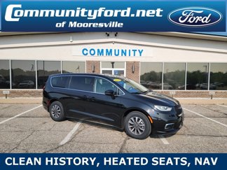 Used 2024 Chrysler Pacifica Select image 1