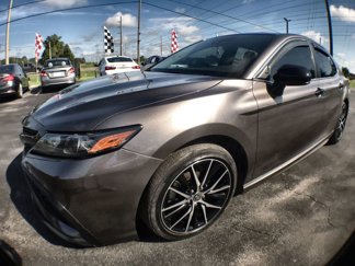 Used 2021 Toyota Camry SE image 1
