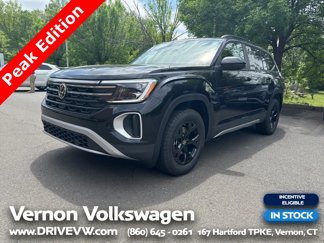 New 2025 Volkswagen Atlas Peak Edition SE image 1