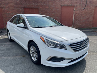 Used 2017 Hyundai Sonata SE image 1