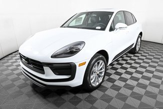 Used 2025 Porsche Macan image 1