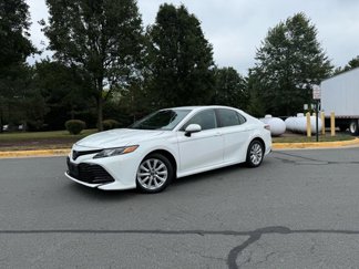 Used 2019 Toyota Camry image 1
