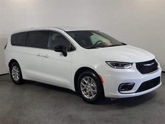 New 2026 Chrysler Pacifica Select image 1