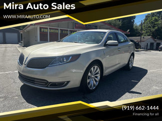 Used 2015 Lincoln MKS image 1