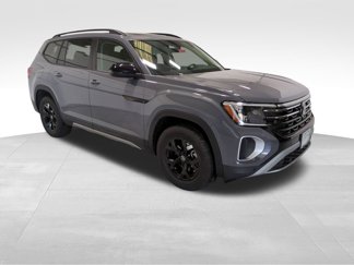 New 2025 Volkswagen Atlas Peak Edition SE image 1