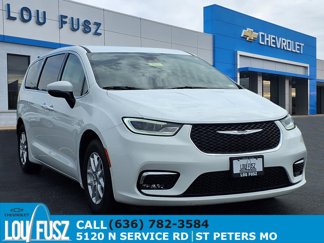 Used 2023 Chrysler Pacifica Touring-L image 1