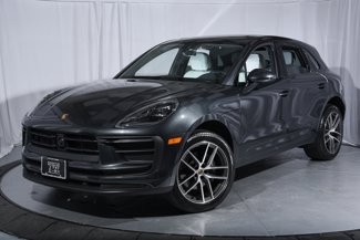 Certified 2025 Porsche Macan image 1
