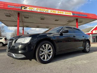 Used 2018 Chrysler 300 Touring L image 1