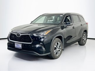 Used 2023 Toyota Highlander XLE image 1