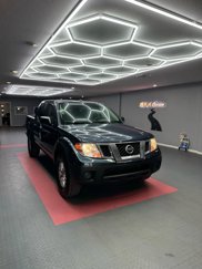 Used 2018 Nissan Frontier SV image 1