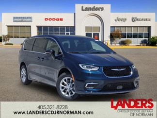 New 2025 Chrysler Pacifica Select image 1