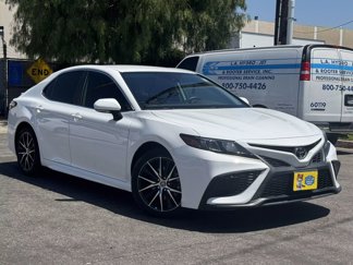 Used 2022 Toyota Camry SE image 1