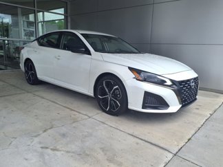 Used 2023 Nissan Altima 2.5 SR image 1