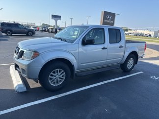 Used 2018 Nissan Frontier SV image 1