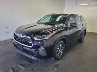 Used 2021 Toyota Highlander XLE image 1