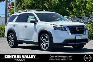 New 2025 Nissan Pathfinder Platinum image 1