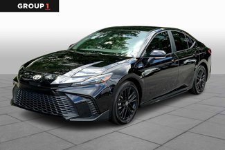 Used 2025 Toyota Camry SE image 1