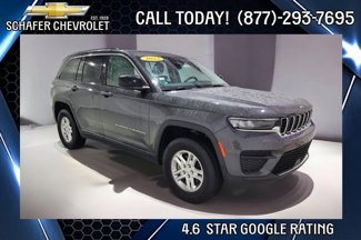 Used 2023 Jeep Grand Cherokee Laredo image 1