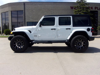 Used 2018 Jeep Wrangler Unlimited Sahara image 1