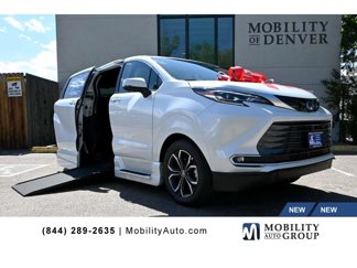 New 2025 Toyota Sienna Platinum image 1