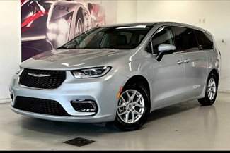 Used 2023 Chrysler Pacifica Touring-L image 1