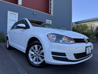 Used 2017 Volkswagen Golf S image 1