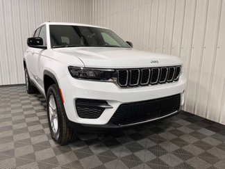 New 2025 Jeep Grand Cherokee Laredo image 1