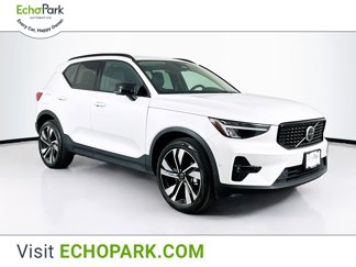 Used 2025 Volvo XC40 B5 Plus image 1