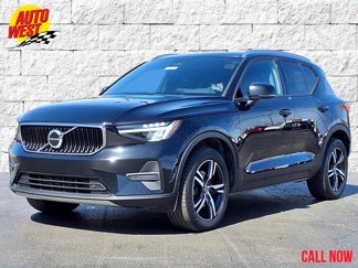 Used 2023 Volvo XC40 B5 Core image 1