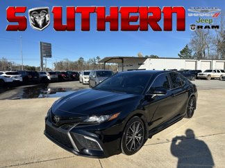 Used 2024 Toyota Camry SE image 1