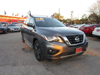 Used 2017 Nissan Pathfinder Platinum w/ Family Entertainment Package image 1